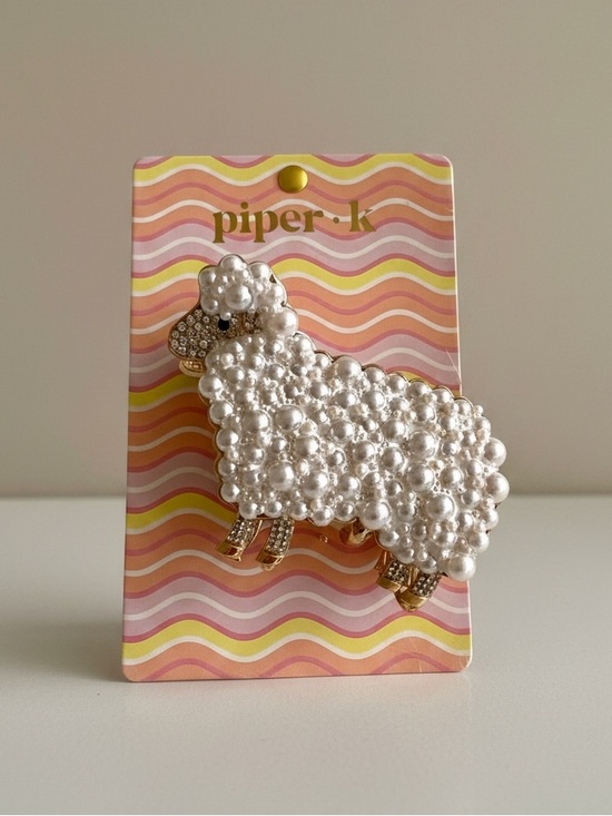 Piper K Accessories - Piper K TikTok Viral Large Pearl Rhinestone Sheep Ivory Metal Claw Hair Clip